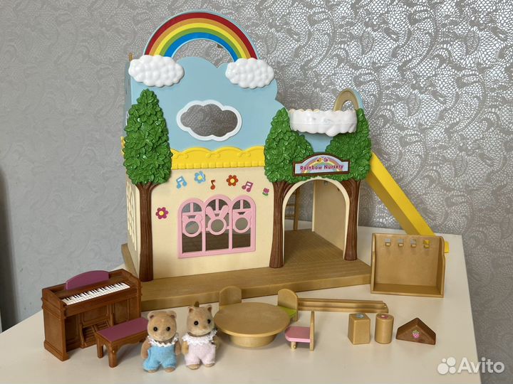 Sylvanian Families Детский сад и Дом со светом