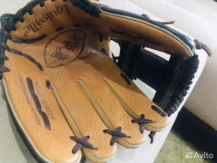 Бейсбольная перчатка