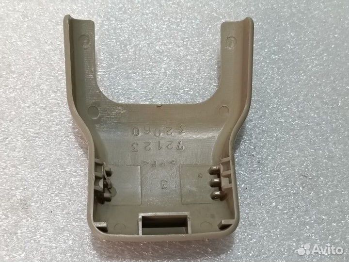 Заглушка полозьев сиденья передняя Toyota Vista