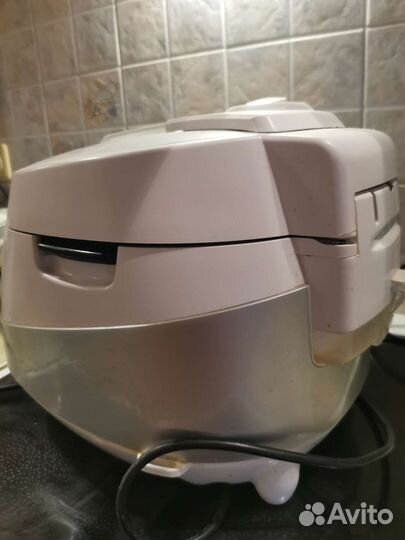 Мультиварка /скороварка Bork U700