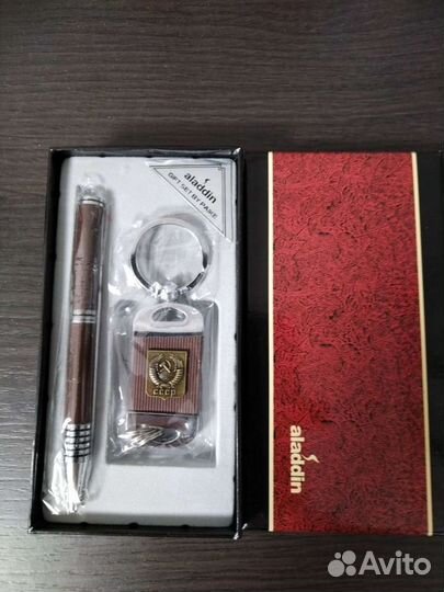 Набор : авторучка и брелок