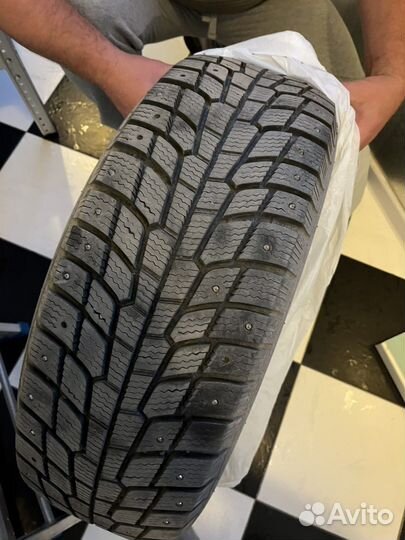 Michelin X-Ice North 2 215/60 R17