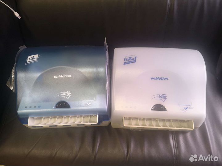 Сенсорный диспенсер для бумажных полотенец Lotus