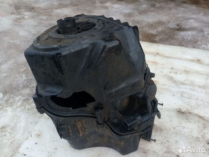 Корпус воздушного фильтра Audi A8 D3