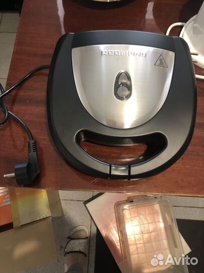 Электрическая вафельница новая