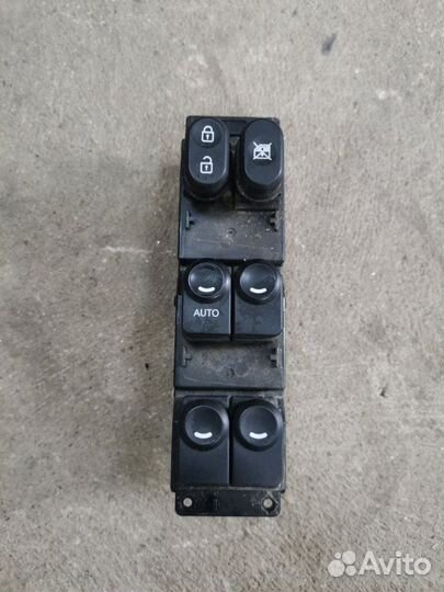 Блок управления стеклоподъемниками передний левый