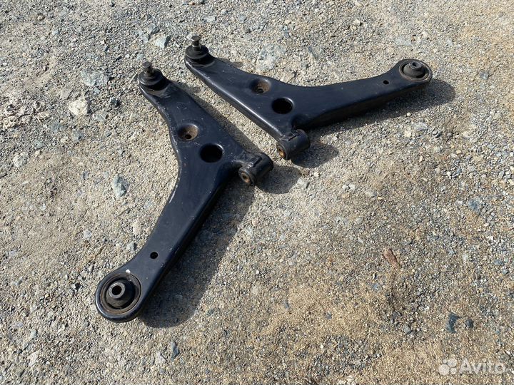 Рычаги передние пара Mitsubishi Lancer 9