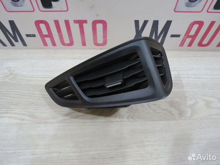 Дефлектор торпедо левый Ford Focus 3