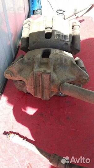 Тормозной суппорт передний Peugeot 307