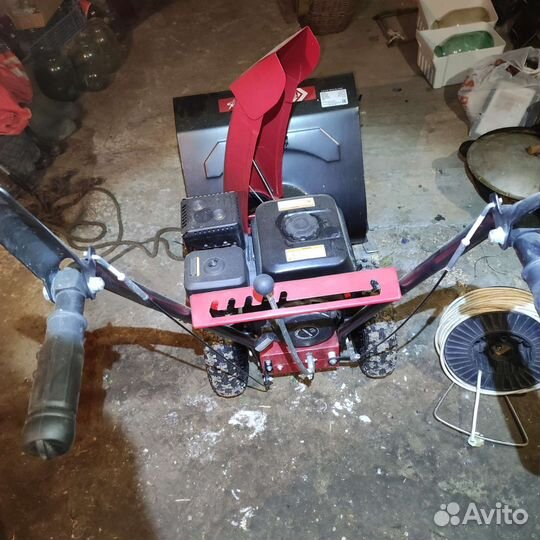 Снегоуборщик бензиновый