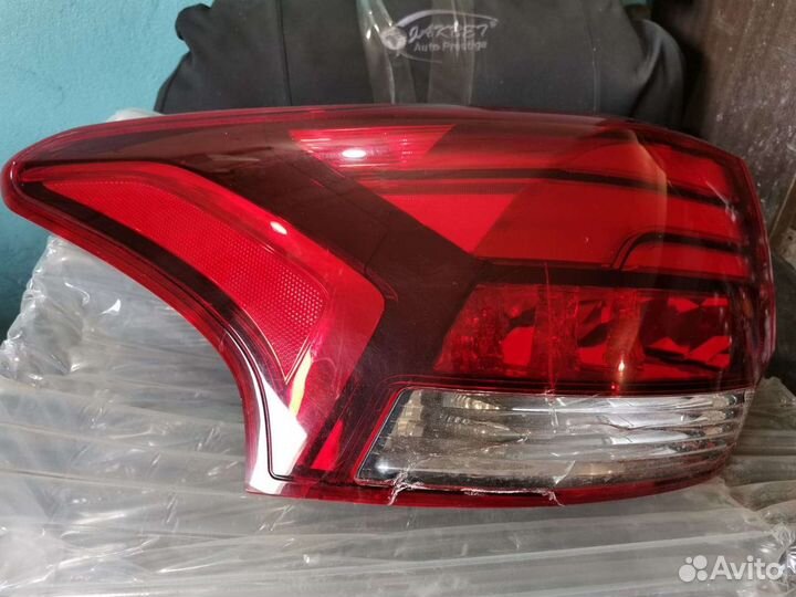 Фонарь задний левый mitsubishi outlander 3