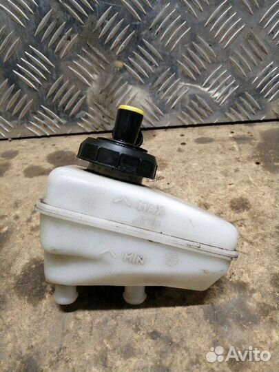 Бачок для тормозной жидкости LADA Largus LB K7M