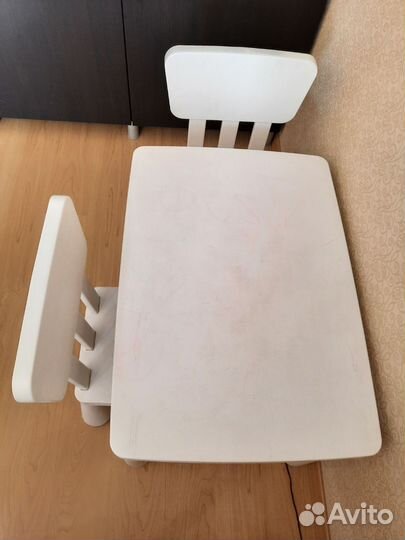 Детский стол икея маммут и 2 стула IKEA