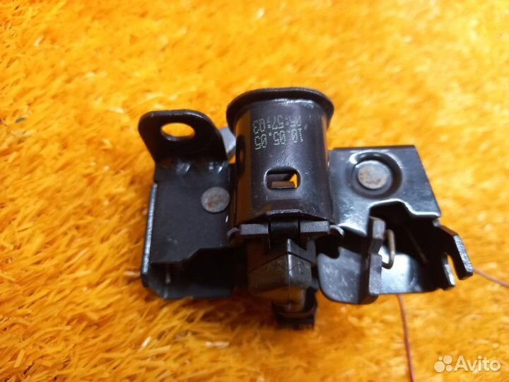 Замок капота Mercedes-Benz E-Class W211 272.964