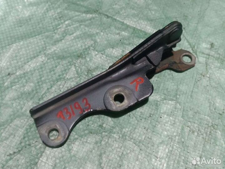 Петля капота правая Mitsubishi Galant 7 1995