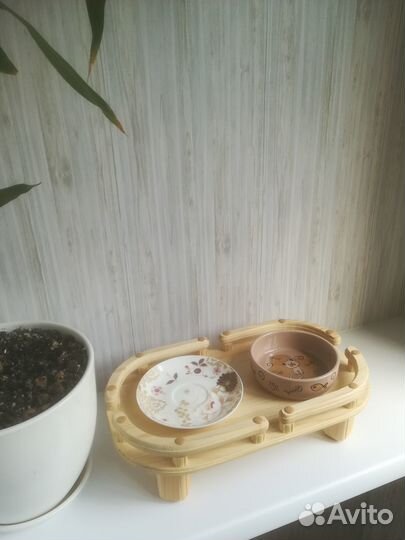 Подставка-столик для кошачьих мисок