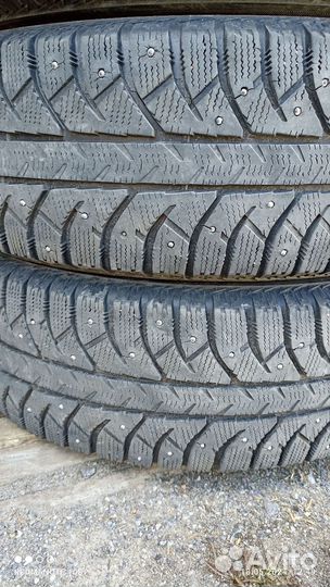 Bridgestone Ice Cruiser 7000 215/70 R16