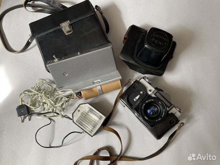 Фотоаппарат Зенит Е с фотовспышкой