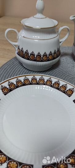 Фарфоровый чайный сервиз