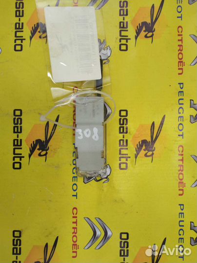 Плафон освещения бардачка перчаточного ящика peuge