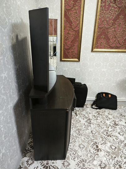 Дамский столик с зеркалом