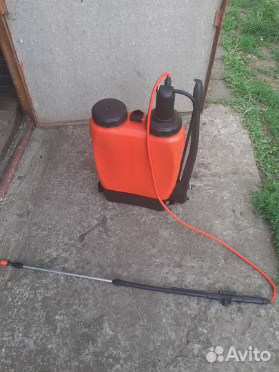 Опрыскиватель садовый ручной