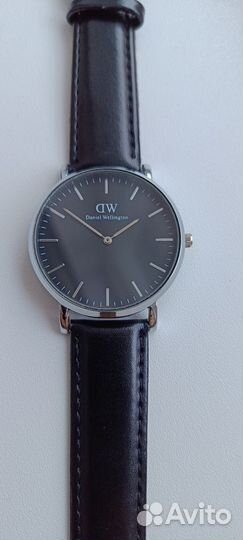 Часы наручные DW