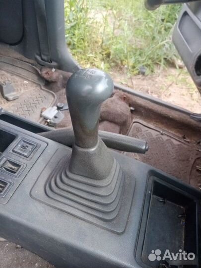 Кожух кулисы кпп Mitsubishi Space Wagon 2 1992