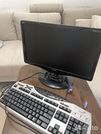 Монитор и клавиатура для компьютера