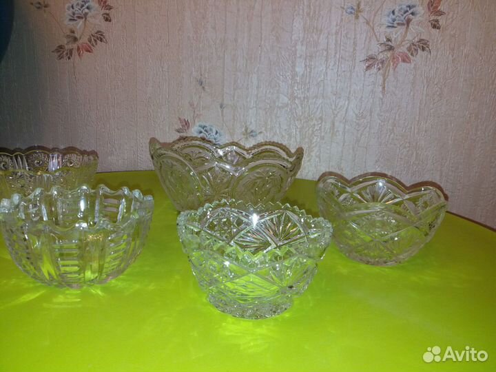 Хрустальные вазы и салатники