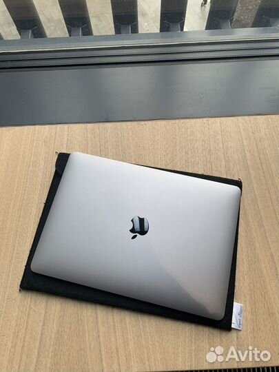 Apple MacBook Pro 2019 touch bar