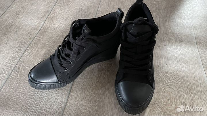 Кросовки на танкетке ck