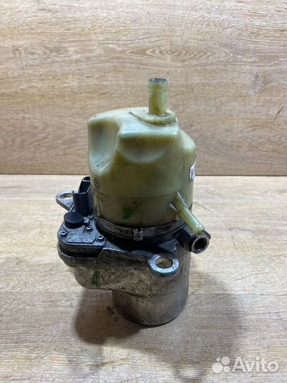 Насос гура Volvo S40