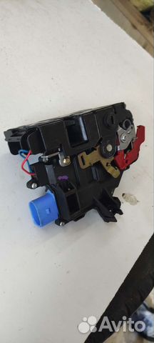 Замок задней левой двери Фольксваген гольф плюс