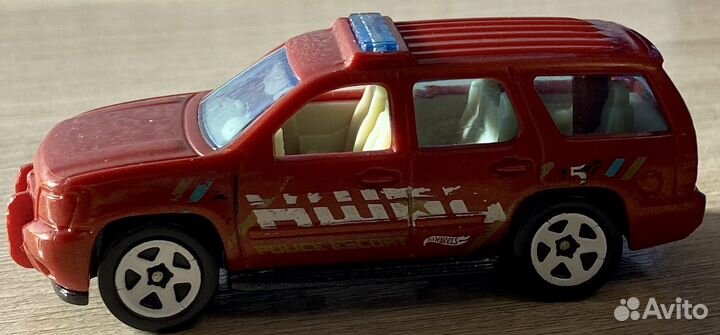 Коллекционная машинка Hot Wheels 07 Chevy Tahoe