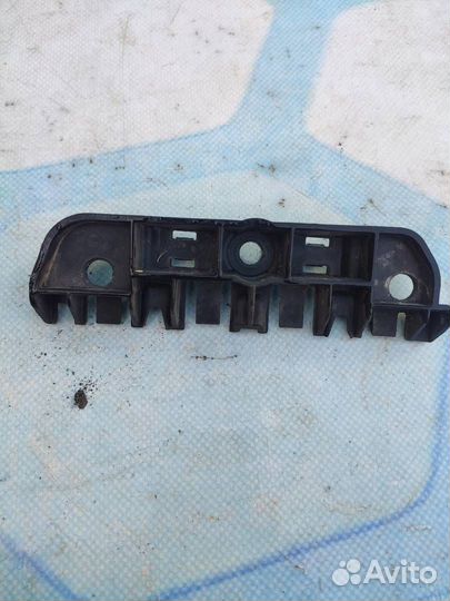 Кронштейн 4g8853921d