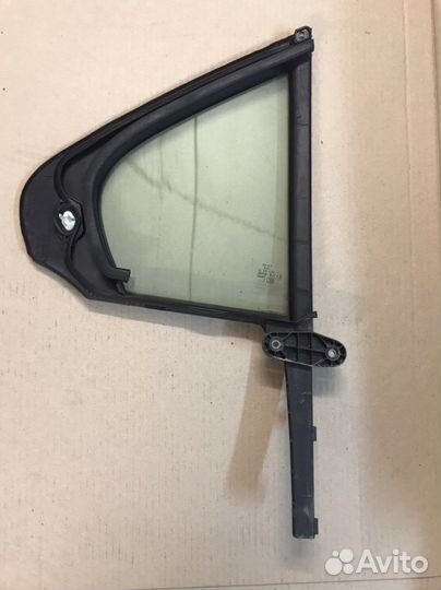 Форточка задней левой двери Skoda Rapid