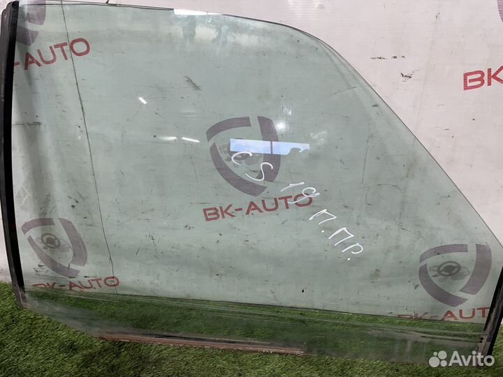 Стекло передней правой двери Chevrolet Suburban GM