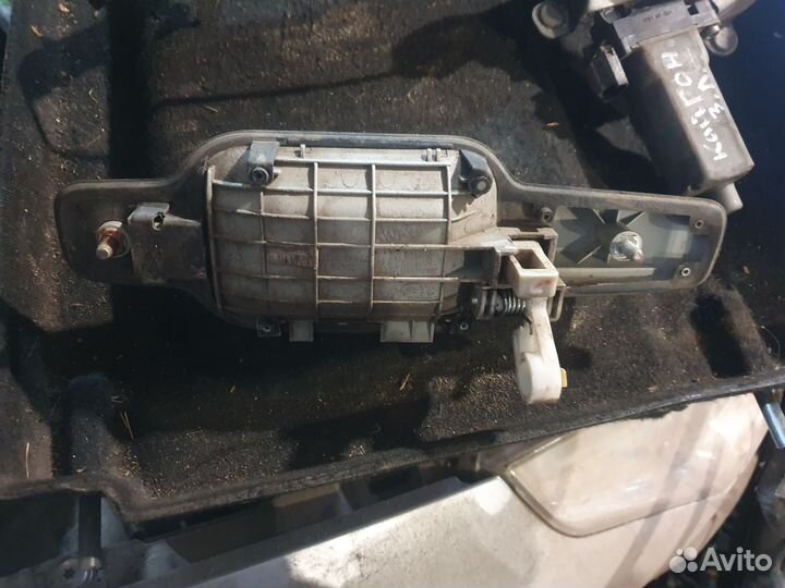 Задняя левая ручка двери ssangyong kyron (actyon)