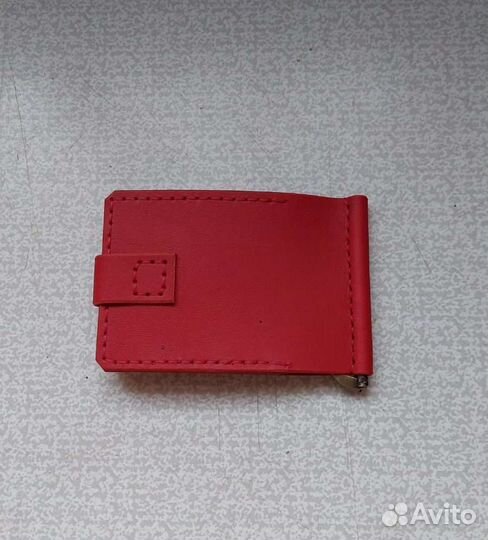 Красный зажим для денег