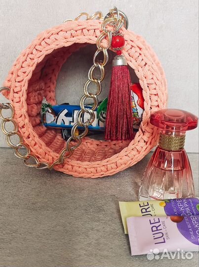 Круглая сумочка с акриловой основой