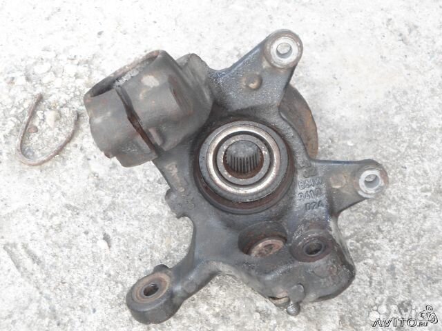 Поворотный кулак правый (цапфа) BMW X3 E83