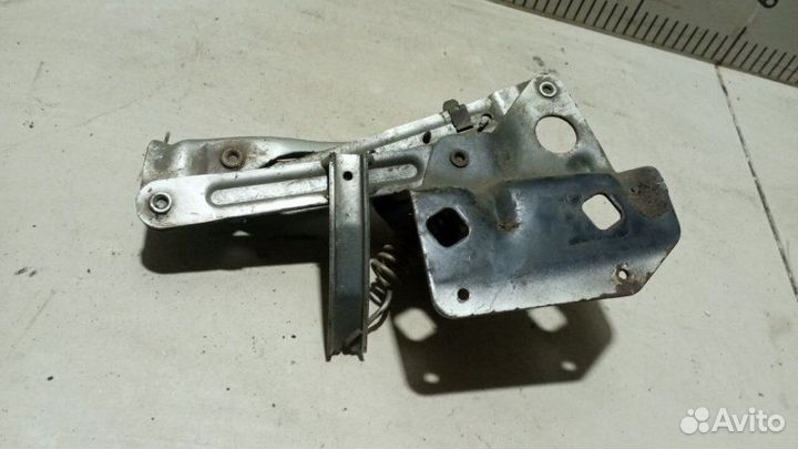 Петля капота правая Chevrolet Lumina APV