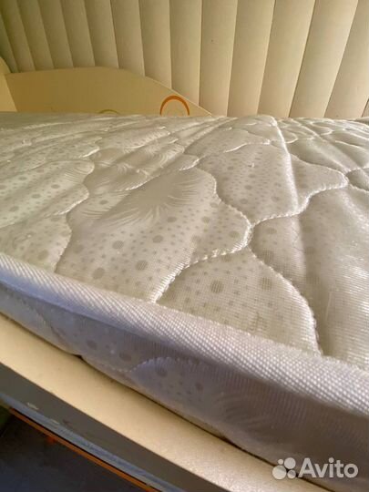 Двухъярусная кровать