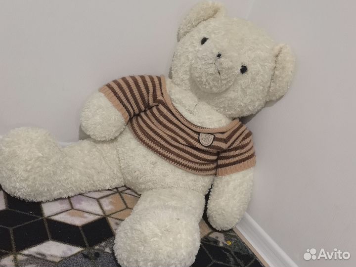 Большой мягкий медведь
