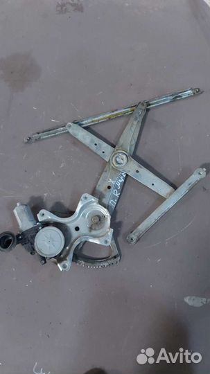 Стеклоподъёмник передний правый на Toyota Mark X