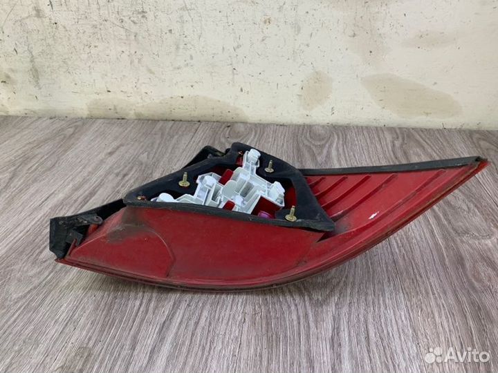 Фонарь задний левый Ford Mondeo хетчбэк 5-ти дв