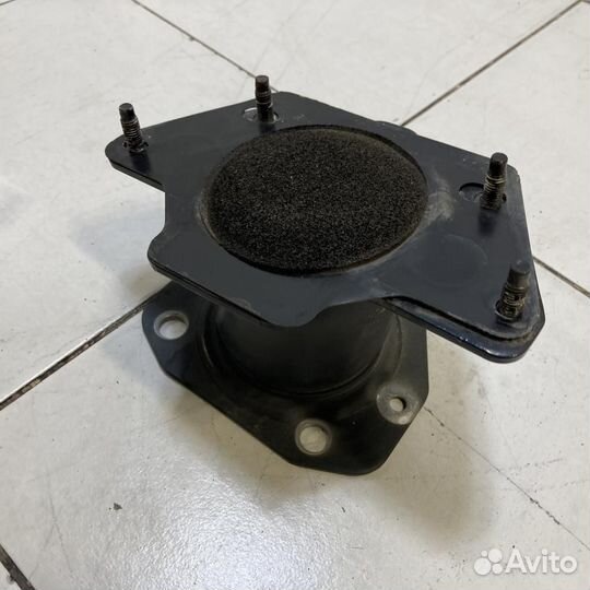 Кронштейн заднего бампера правый Infiniti M M25 M3