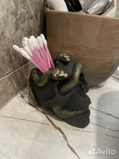 Кашпо череп