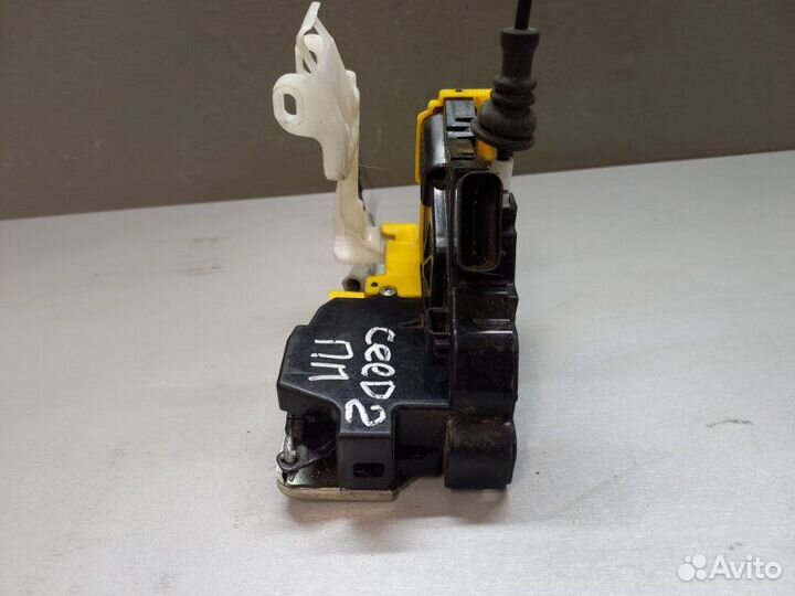 Замок двери передний правый Kia Ceed 2 2014